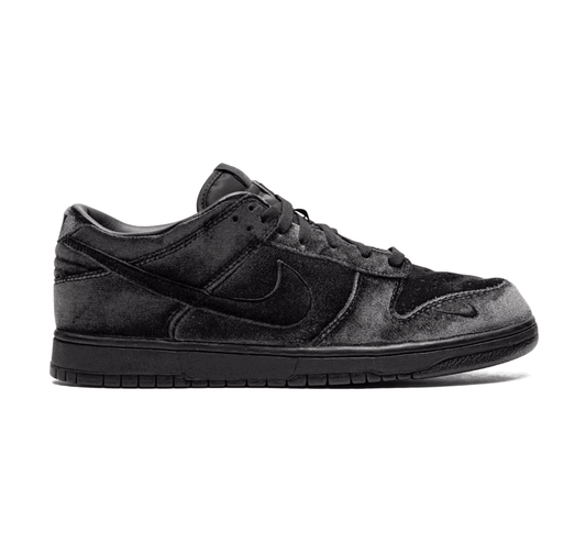 Dover Street Market x Nike Dunk Low Triple Black-Nike-Mbuzi